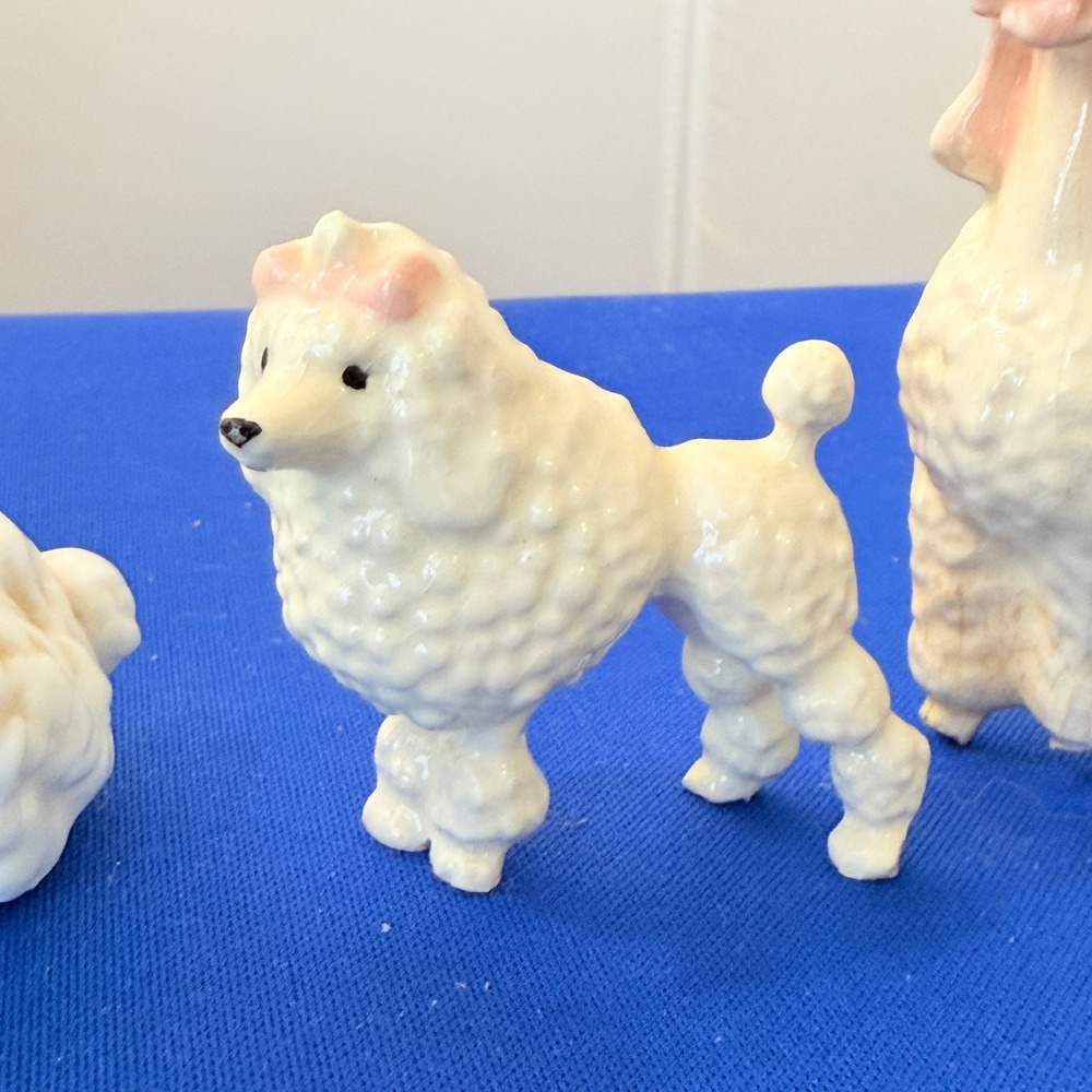 Vintage Ceramic Poodle Figurines Set of 4 Mid Century Spaghetti Blue White Dogs - Picture 5 of 16